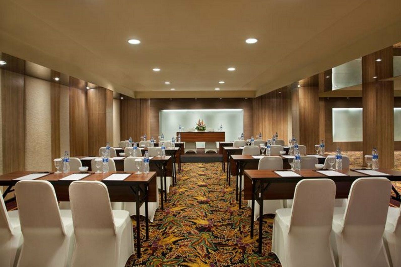 巴厘岛库塔日落路温德姆华美达酒店 塞米亚克 外观 照片